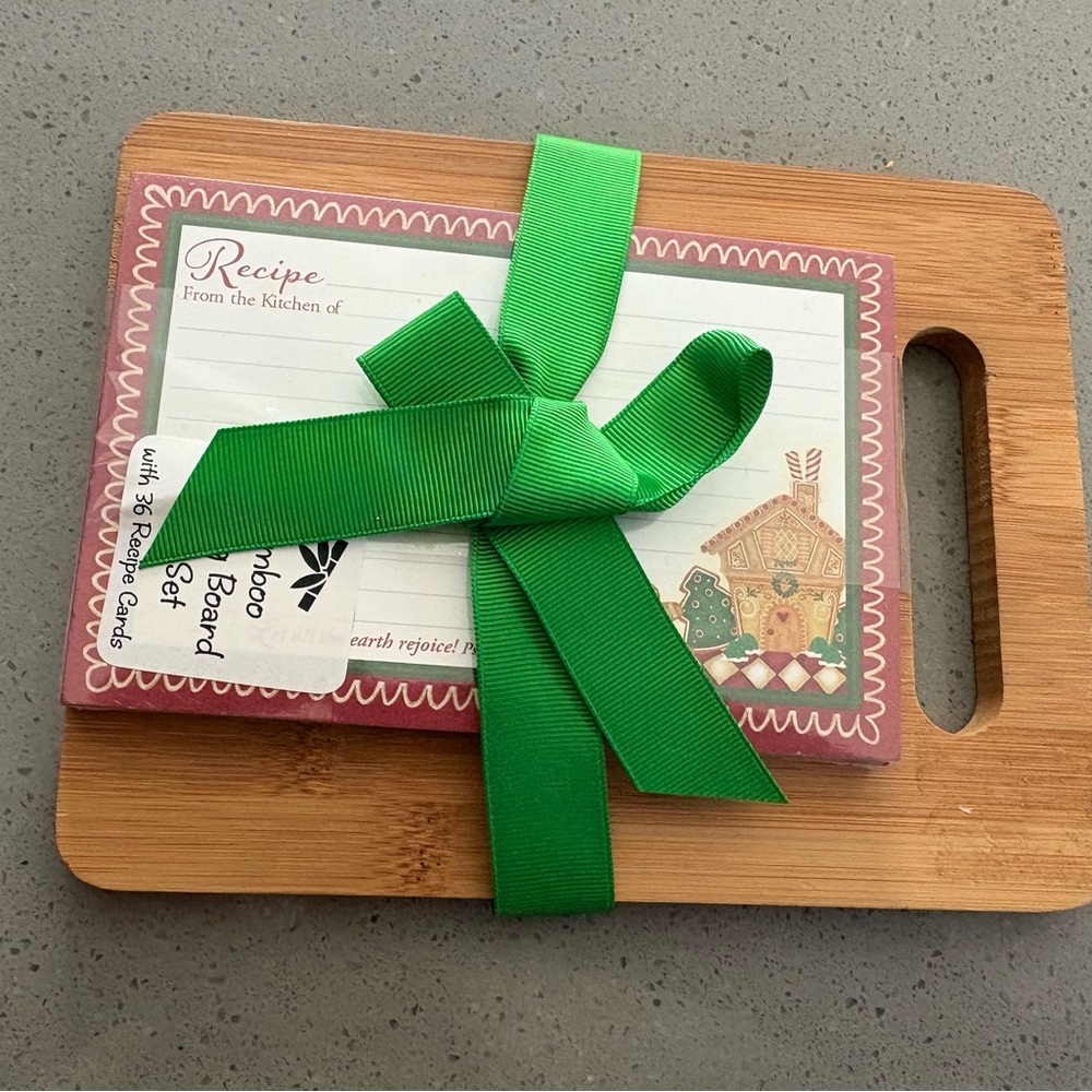 Bamboo Cutting Board with Recipe Card Set - Green Ribbon